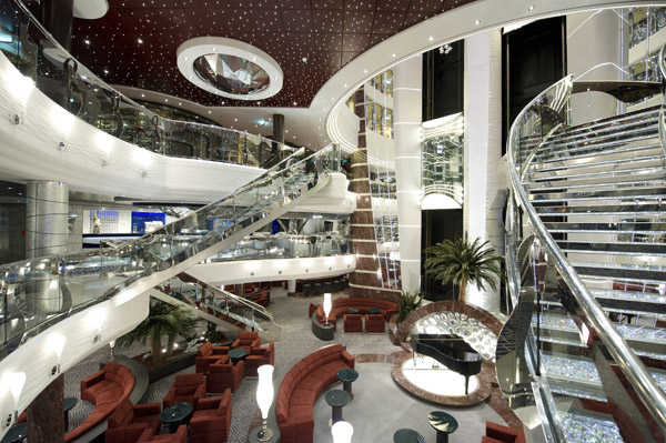 vegan-cruise-msc-divina-atrium